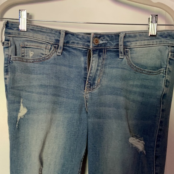 NWOT HOLLISTER CROP JEAN, SIZE 5/W27 - Picture 2 of 8